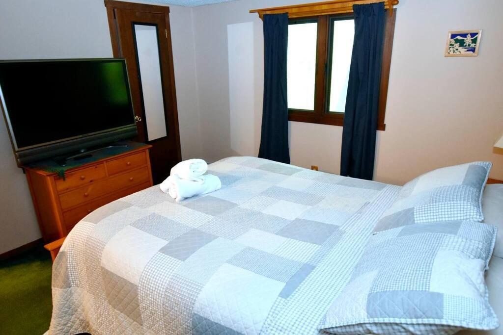 3-Bedroom Vacation Home Steps To Camelback Ski Area Ski-In Ski-Out Crescent Lake Экстерьер фото
